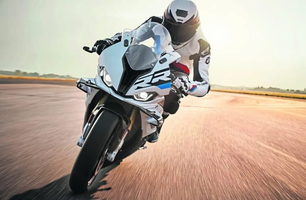 BMW S1000RR: Where Technology Meets SpeedBMW S1000RR: